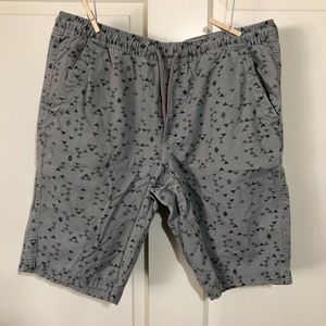 Men’s Triangle Design Cargo Short